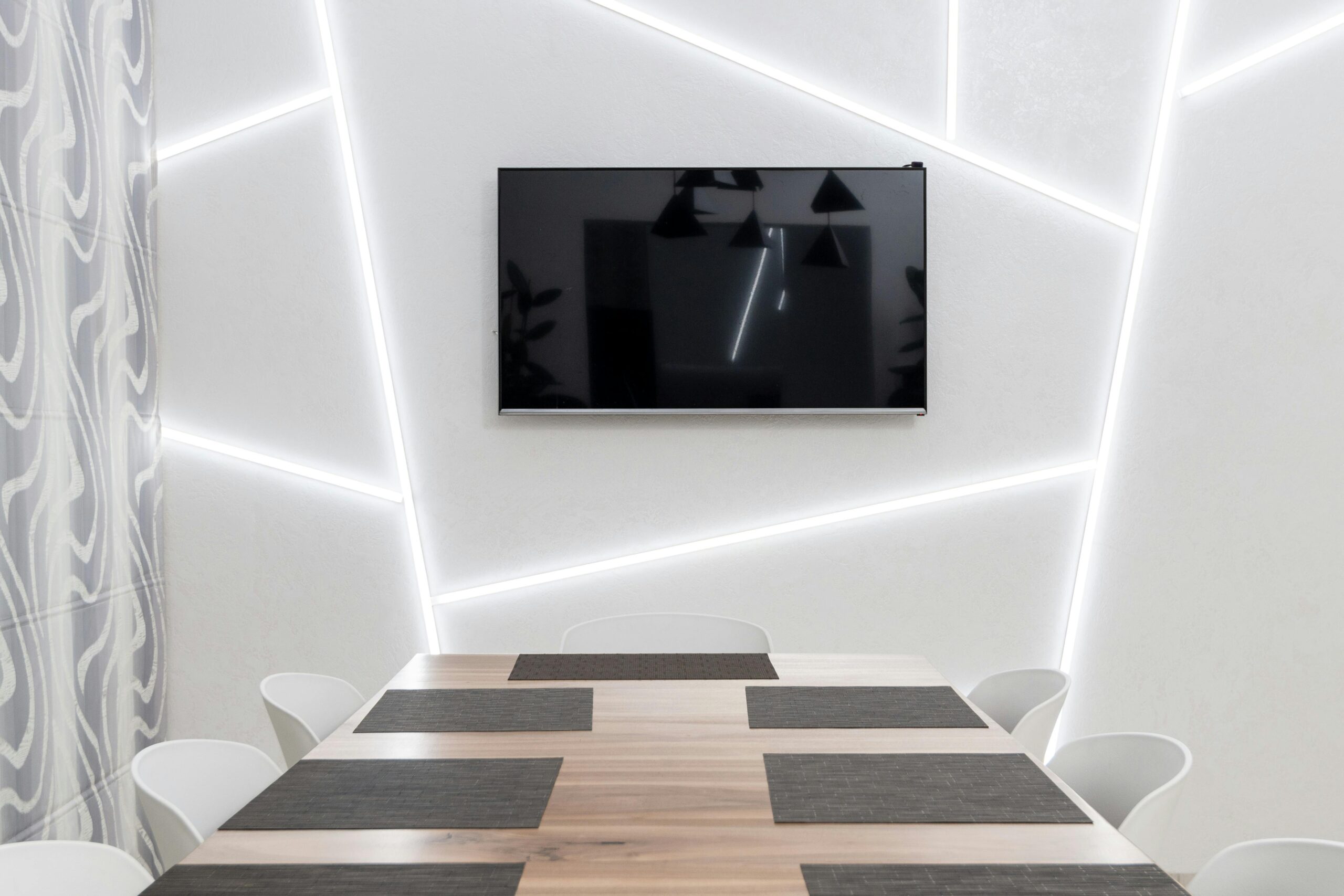 Professional TV installation in Reddick FL home