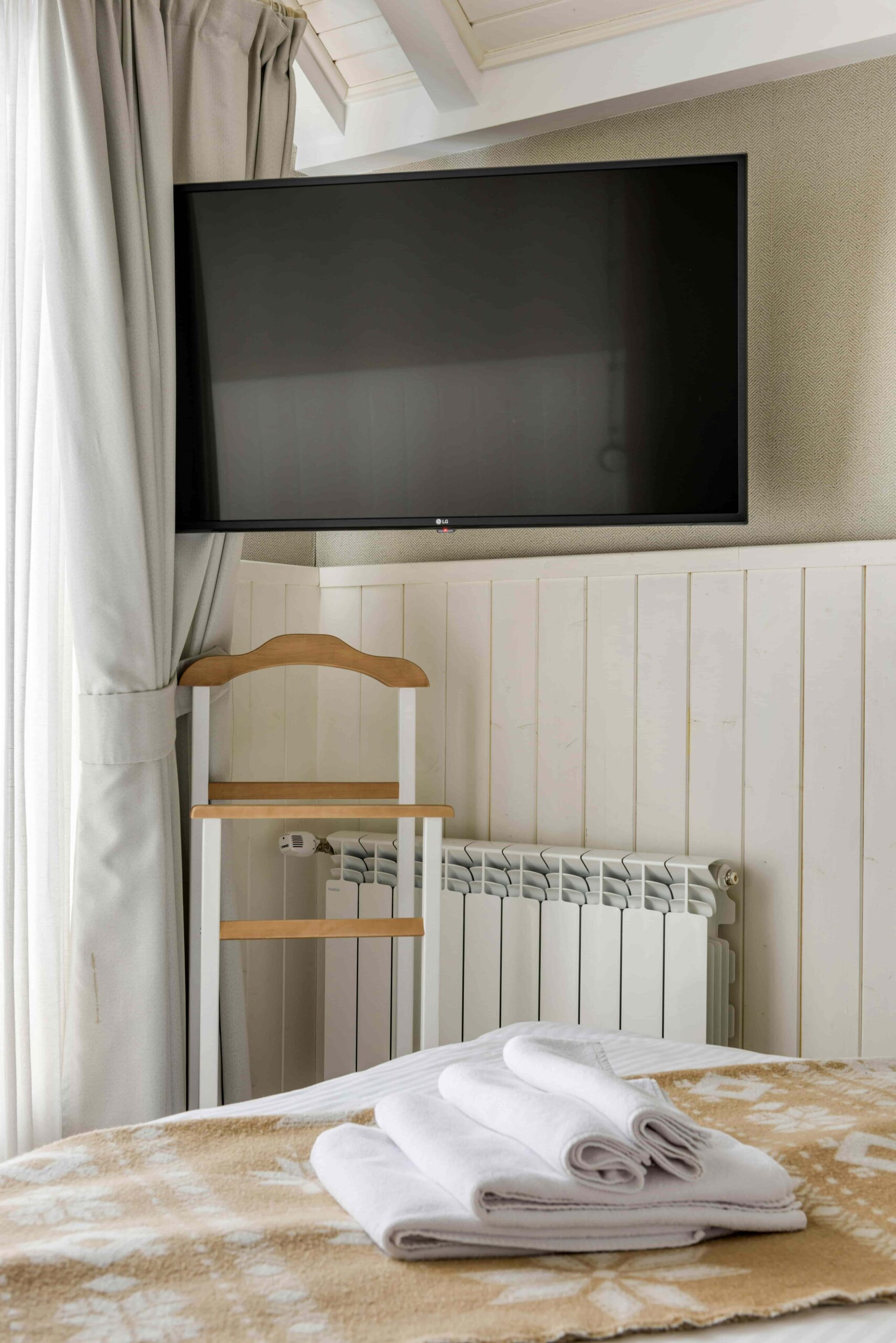 Professional corner tv mounting service in Ocala FL home